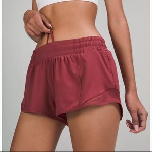 Lululemon Mulled Wine 4 inch Hotty Hot’s - NWT - RARE COLOR